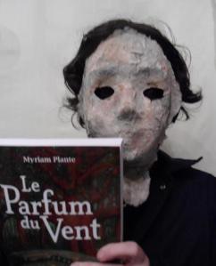 Le soir d'Halloween, Michael Myers a eu la chance de feuilleter mon livre. Je ne suis pas certaine de ce qu'il en a pensé.