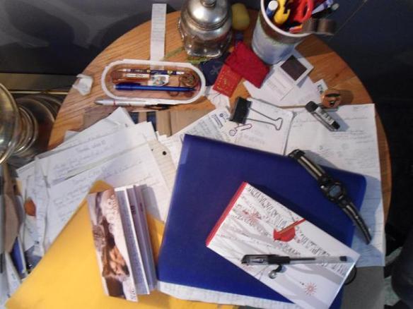 Mon bureau de travail témoigne peut-être d'un certain manque d'organisation. Peut-être. Un peu.