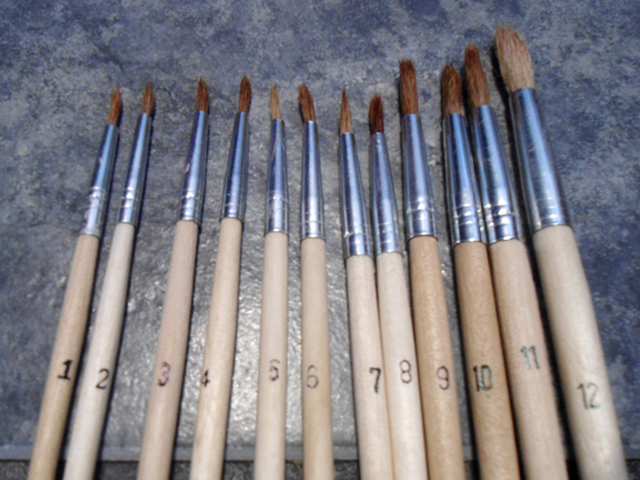 En rang, les pinceaux!