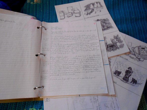 Cette fois-ci, j'ai voulu procéder différemment en écrivant mes histoires directement à l'ordinateur... Mais j'ai bien sûr un cartable rempli de notes, de croquis et de dessins!