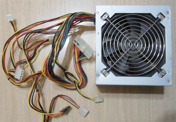 Je vous présente le coupable des problèmes de mon ordinateur! Si j'étais un robot, peut-être que mon cerveau ressemblerait à ça...?